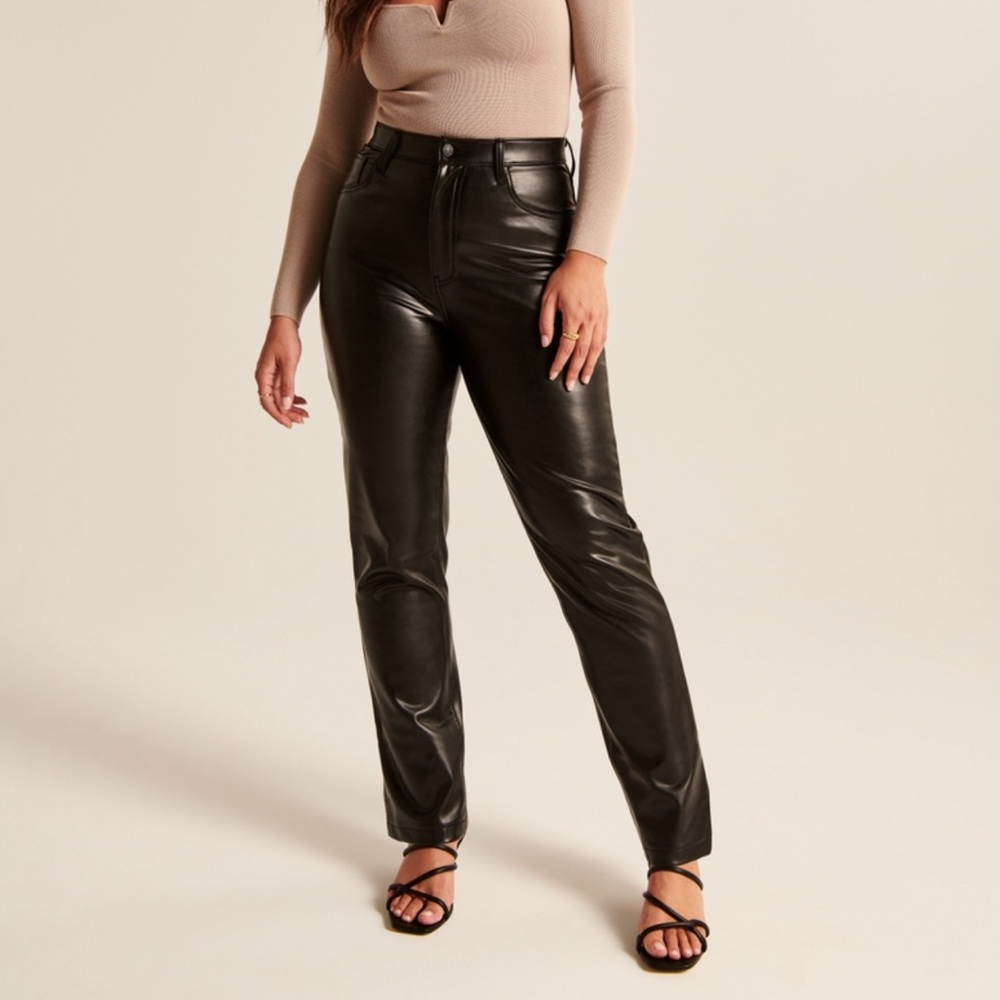 Abercrombie and Fitch 90s CurveLove High Rise Straight Black faux Leather sz30